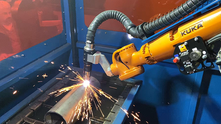 KUKA robot 3D cutting