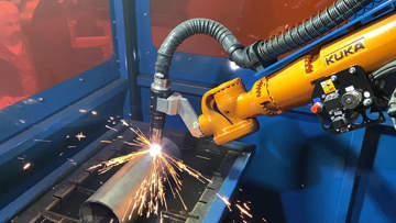 KUKA robot 3D cutting